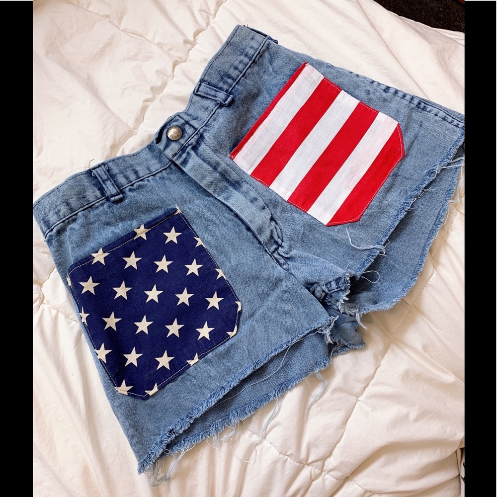 Urban outfitter high-waisted short with flag
